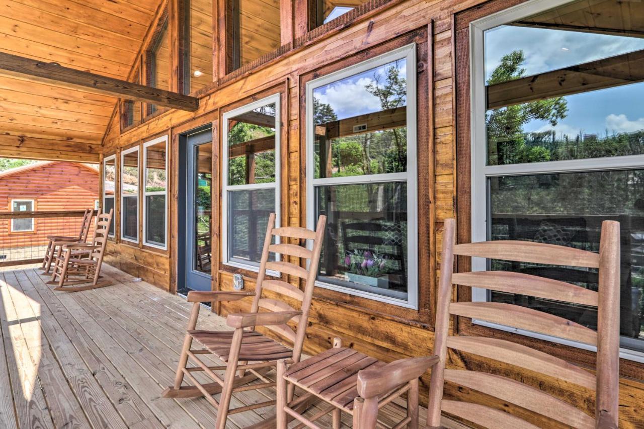 Modern Cabin With Hot Tub And Game Room In Gatlinburg! Extérieur photo
